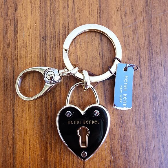 🔴SOLD🔴NWT Henri Bendel Centennial Stripe Heart Lock Gold Tone KeyFob w/Dustbag - Picture 6 of 8